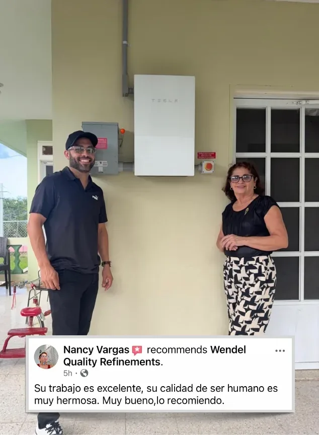 Wendel junto a Nancy Vargas y su batería instalada, con su recomendación en Facebook